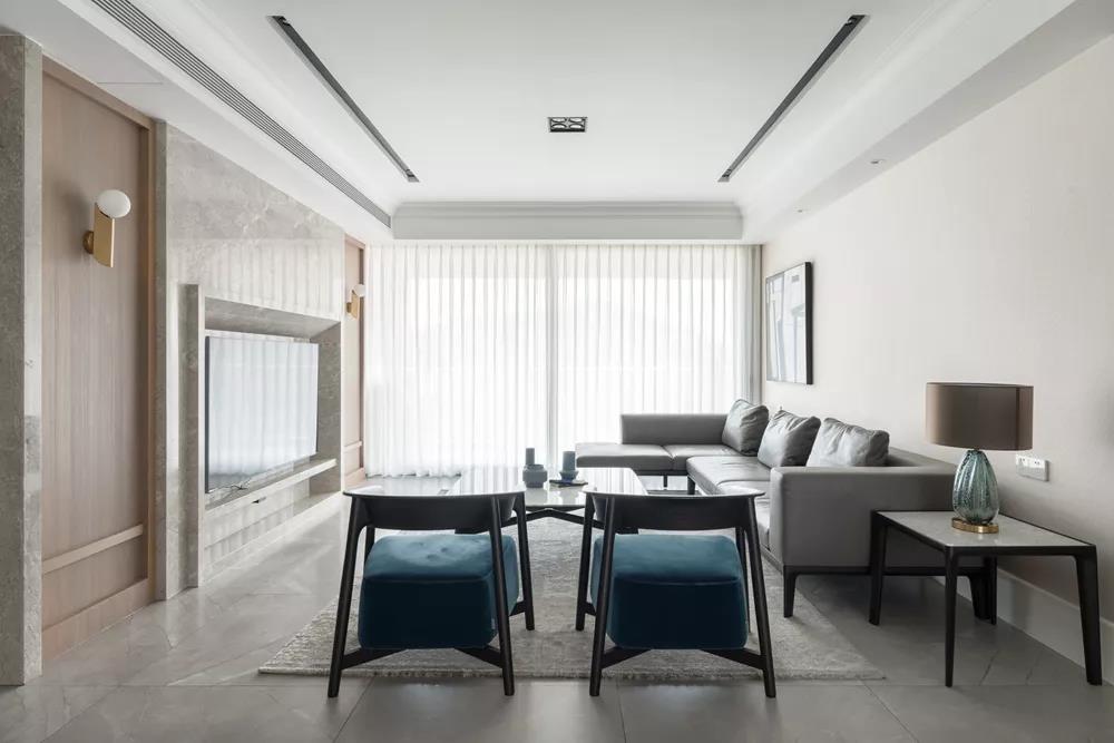 福泰海灣新城200㎡大平層，無主燈光源...這套現(xiàn)代簡約太“簡”了